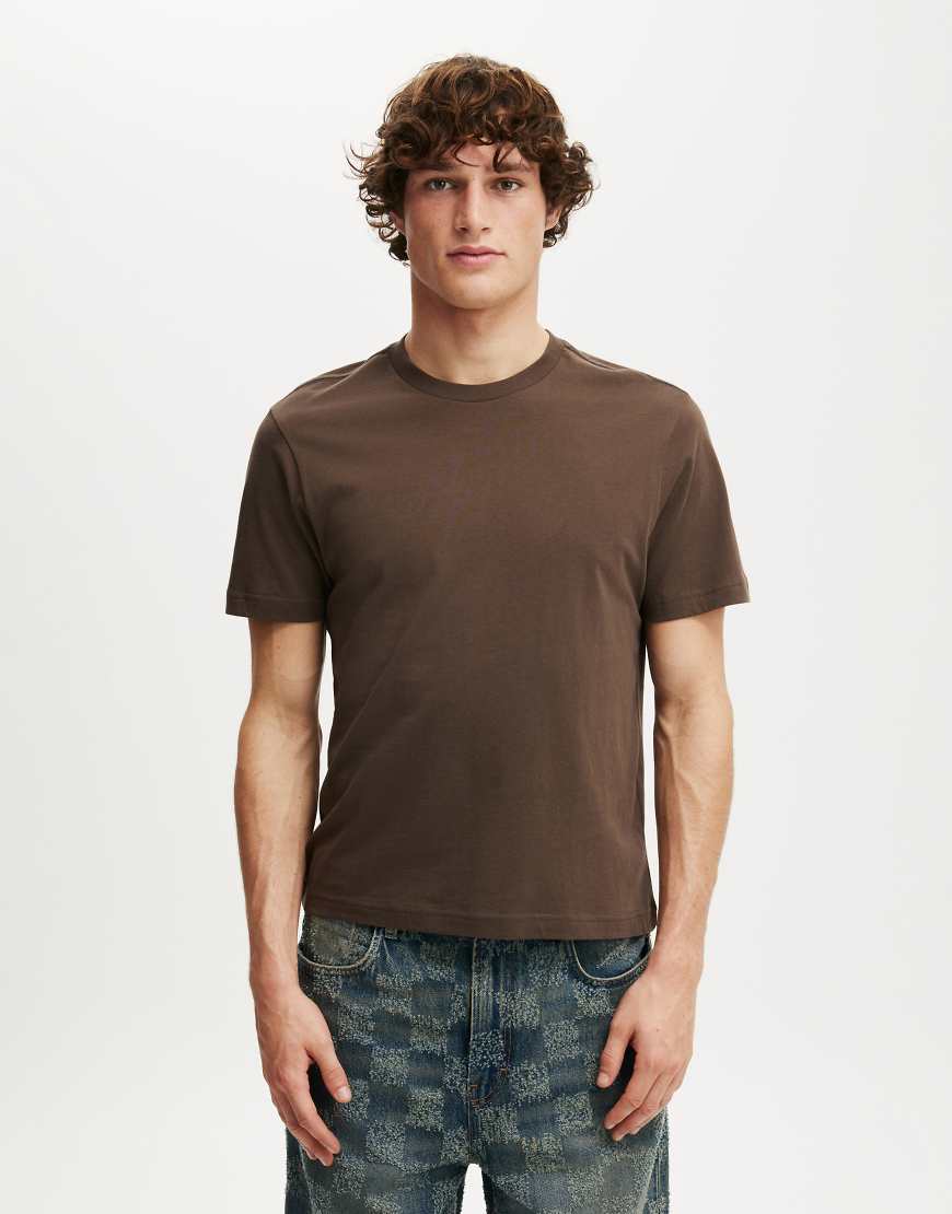 Cotton On - Classic-Fit-T-Shirt in Aschbraun von Cotton On