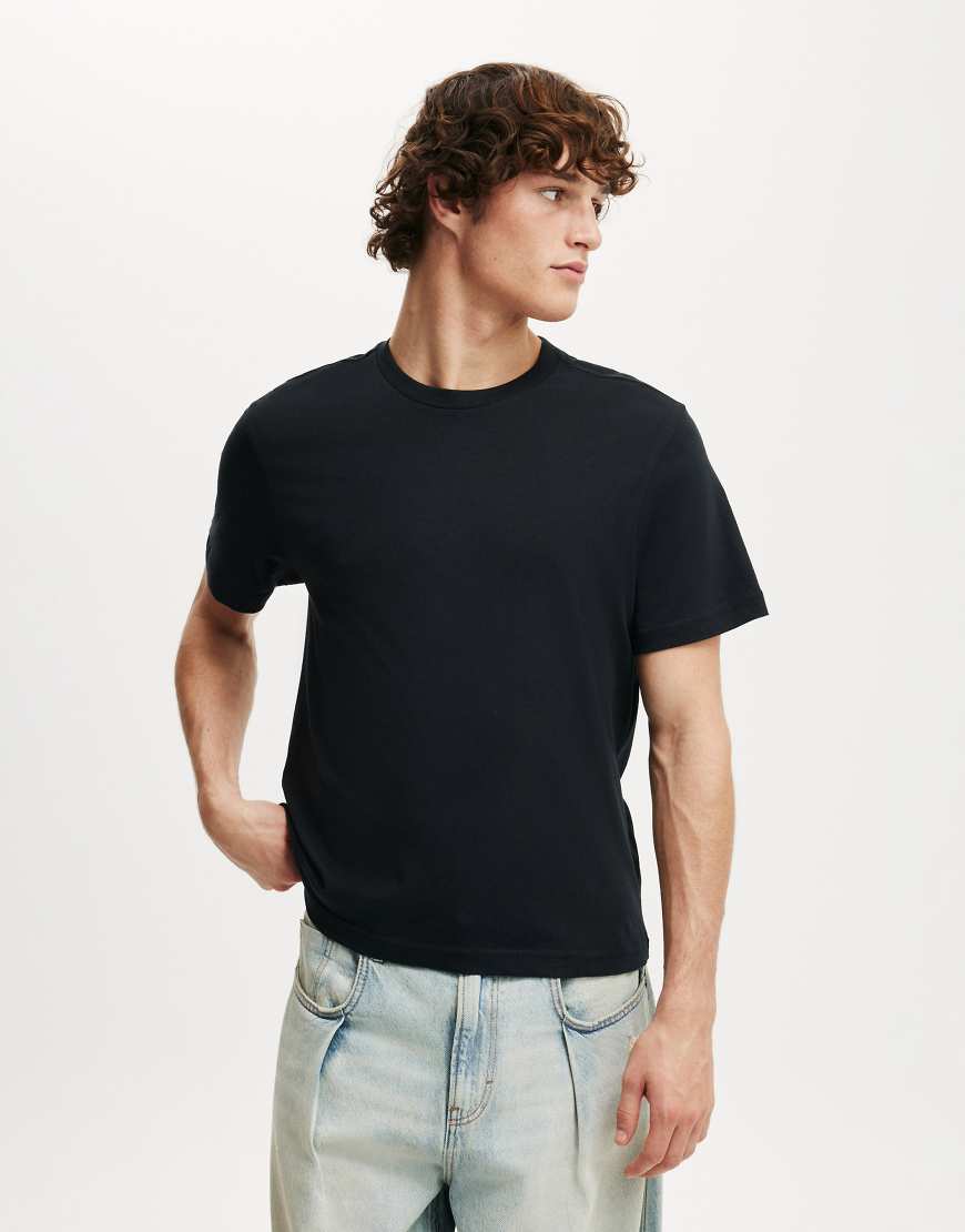Cotton On - Classic Fit T-Shirt in Schwarz von Cotton On