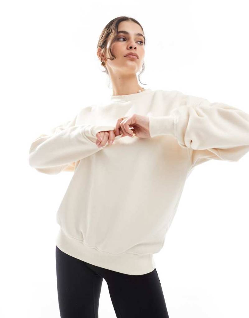 Cotton On - Classic - Sweatshirt aus Fleece in Creme mit Rundhalsausschnitt-Weiß von Cotton:On