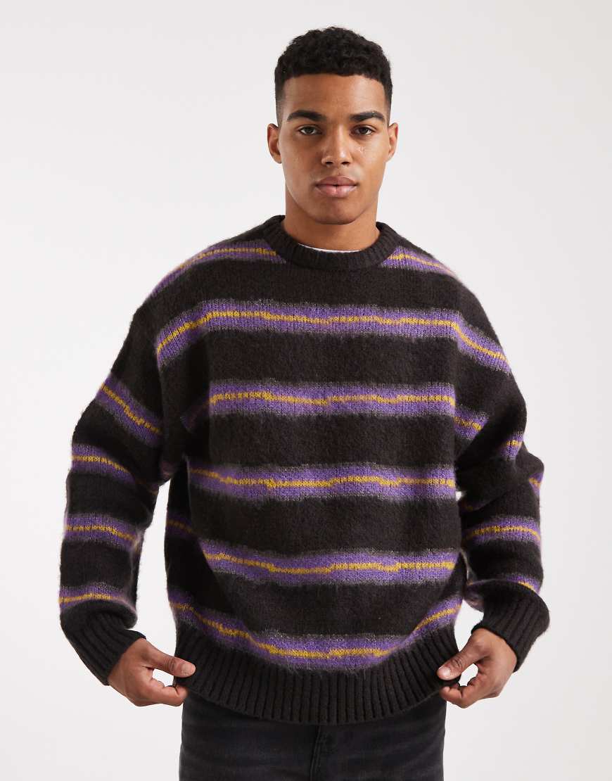 Cotton On - Flauschiger Boxy-Fit-Pullover in Schwarz mit Streifen und Rundhalsausschnitt von Cotton On