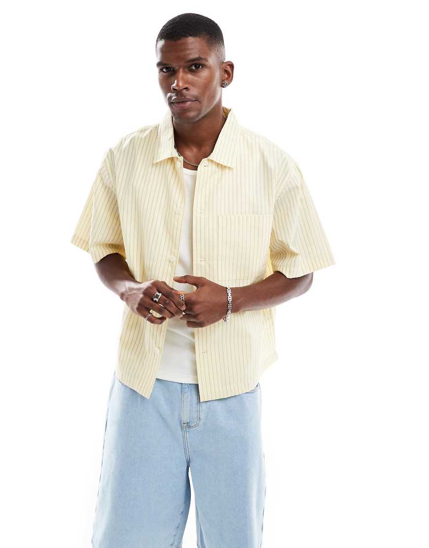 Cotton On - Gestreiftes Boxy Fit Seersucker-Hemd in Gelb von Cotton:On
