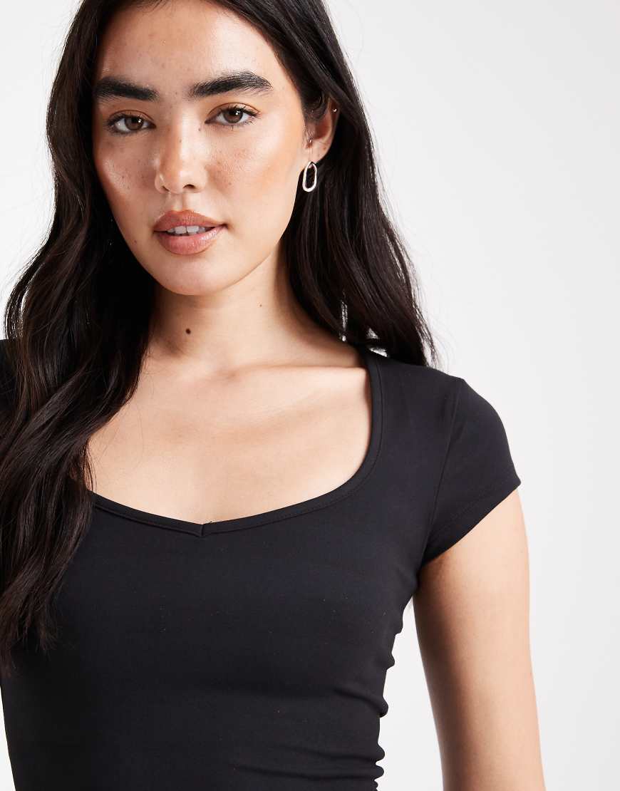 Cotton On - Hold Me - Kurzärmliges T-Shirt in Schwarz von Cotton On