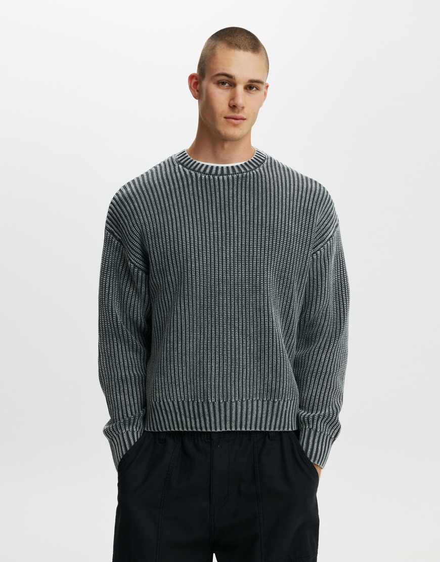 Cotton On - Kastiger Strickpullover in verwaschenem Schwarz mit Rundhalsausschnitt von Cotton On