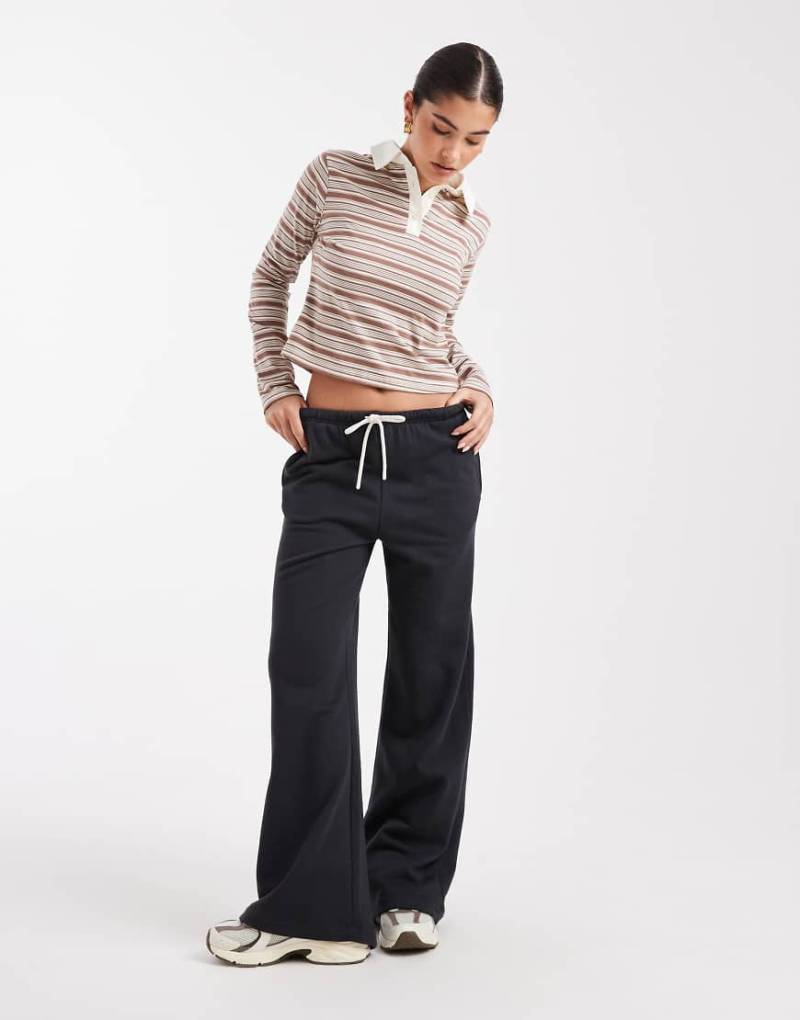 Cotton On - Klassische Fleece-Jogginghose in Schwarz mit weitem Bein von Cotton On
