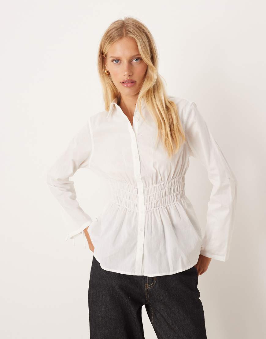 Cotton On - Langärmliges Hemd in Weiß mit Raffung von Cotton On
