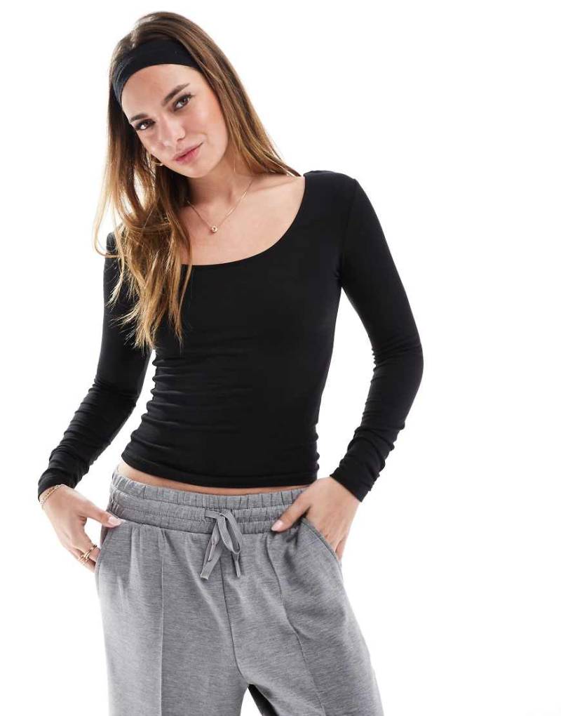 Cotton On - Langärmliges Oberteil in Schwarz mit U-Ausschnitt von Cotton:On
