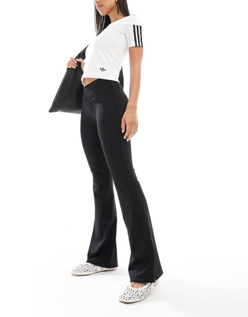 Cotton On - Lounge-Schlaghose in Schwarz mit Nadelstreifen von Cotton On