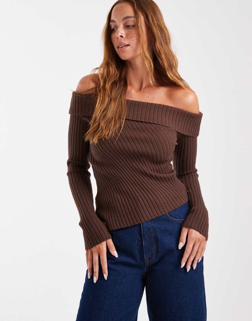 Cotton On - Luxuriöser, schulterfreier Strickpullover in Braun-Brown von Cotton On