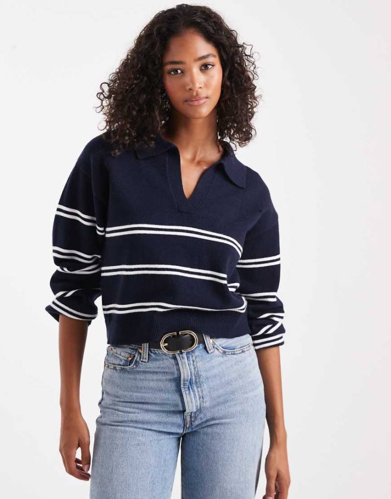 Cotton On - Luxuriöser Pullover in gestreiftem Moonlit-Indigoblau mit Kragen-Marineblau Cotton On - Luxuriöser Pullover in gestreiftem Moonlit-Indigoblau mit Kragen-Marineblau von Cotton On