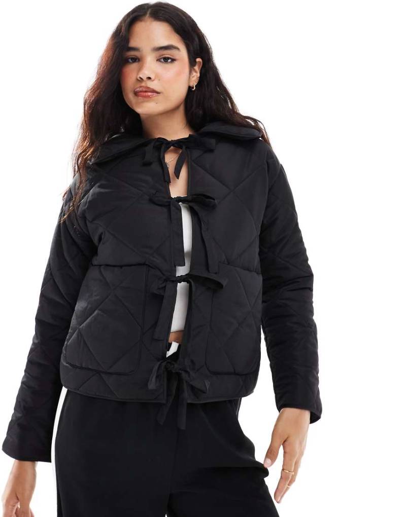 Cotton On - Steppjacke in Schwarz mit Schleifendetails von Cotton On