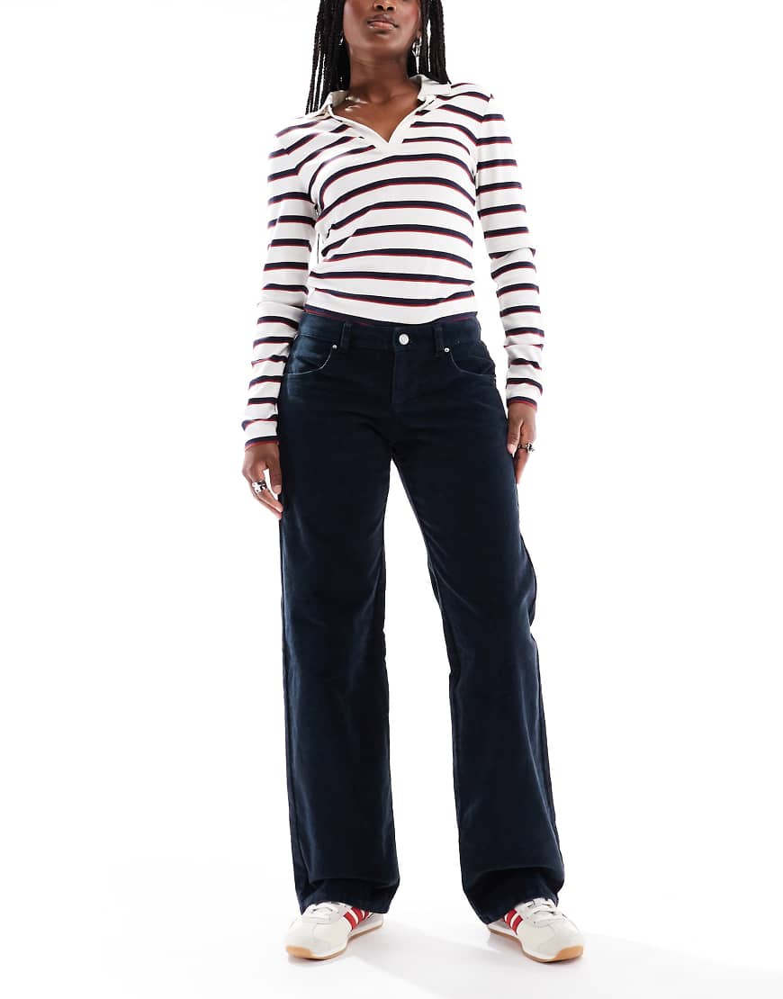 Cotton On - Straight Jeans aus Cord in Marineblau mit niedrigem Bund von Cotton On