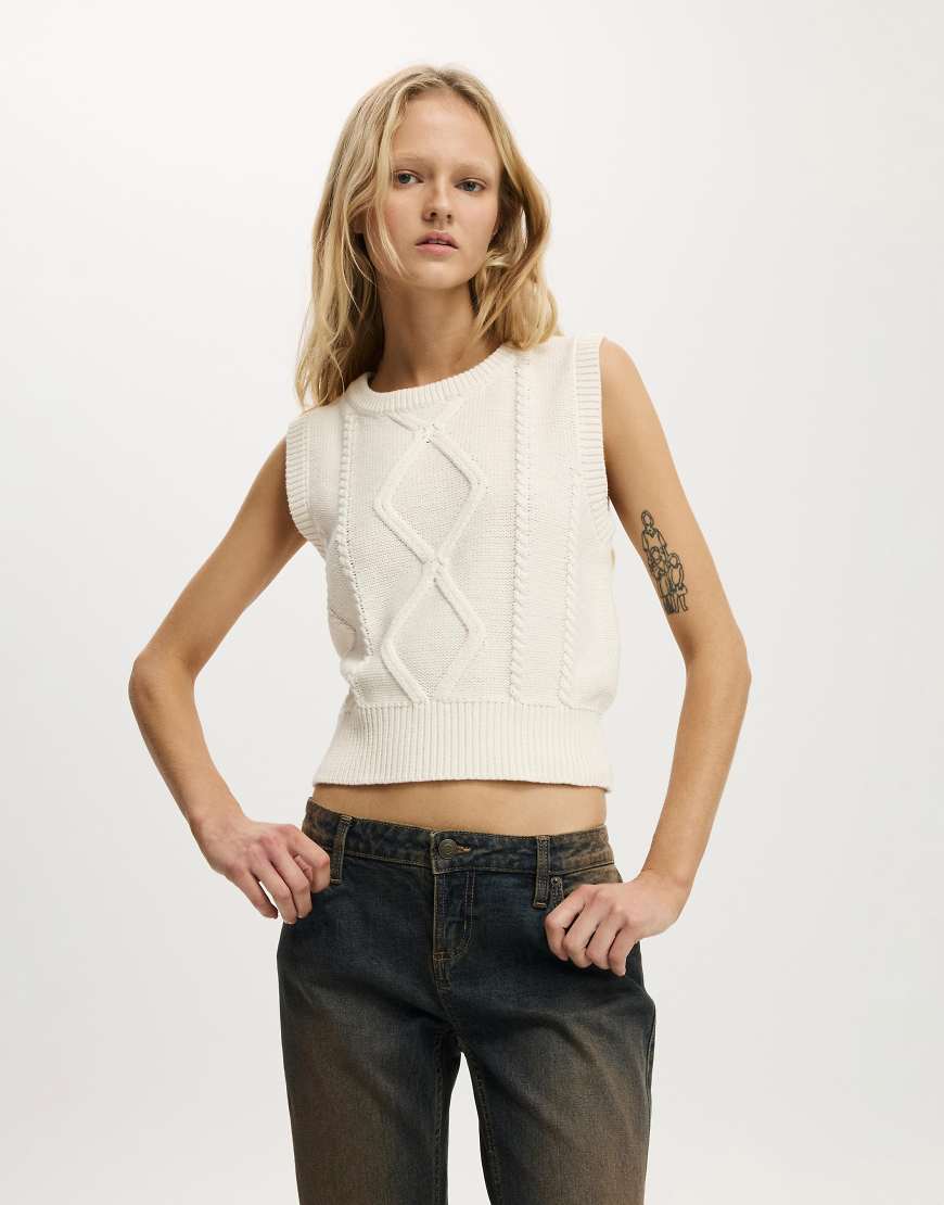 Cotton On - Strick-Trägertop in Porzellanweiß mit Zopfmuster von Cotton On