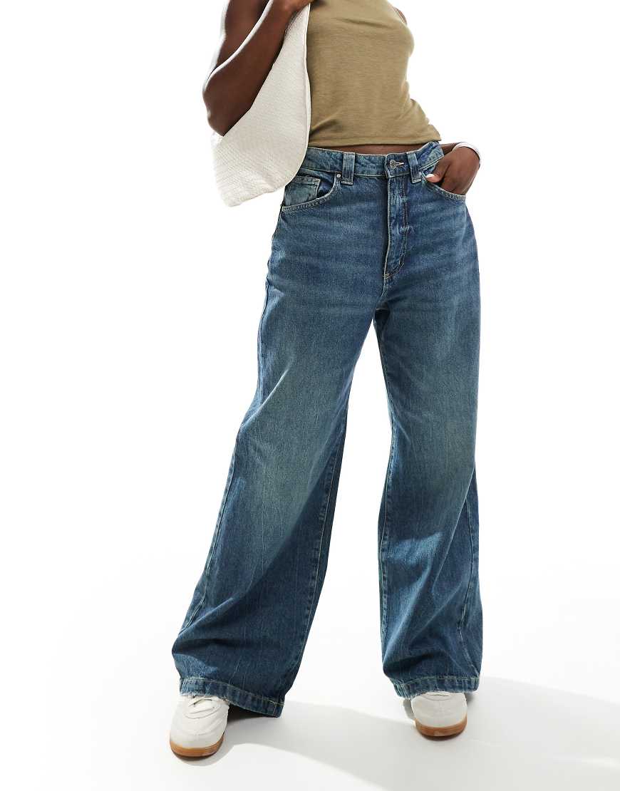 Cotton On - Super-Baggy-Jeans in Blue Dusk Denim-Blau von Cotton On