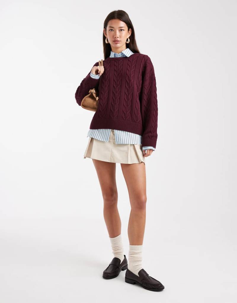 Cotton On - Sweatshirt in dunklem Granatapfelrot mit Rundhalsausschnitt von Cotton On