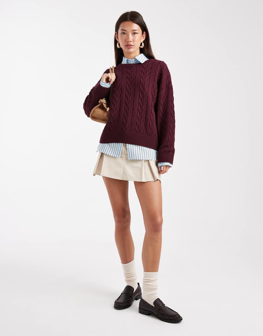 Cotton On - Sweatshirt in dunklem Granatapfelrot mit Rundhalsausschnitt Cotton On - Sweatshirt in dunklem Granatapfelrot mit Rundhalsausschnitt von Cotton:On