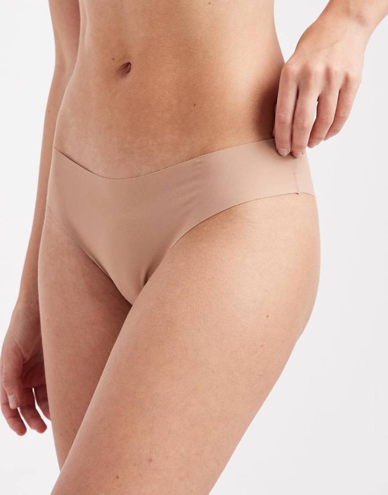 Cotton On - The Invisible - Knapp geschnittener, unsichtbarer Slip in Maple Sugar-Brown von Cotton On