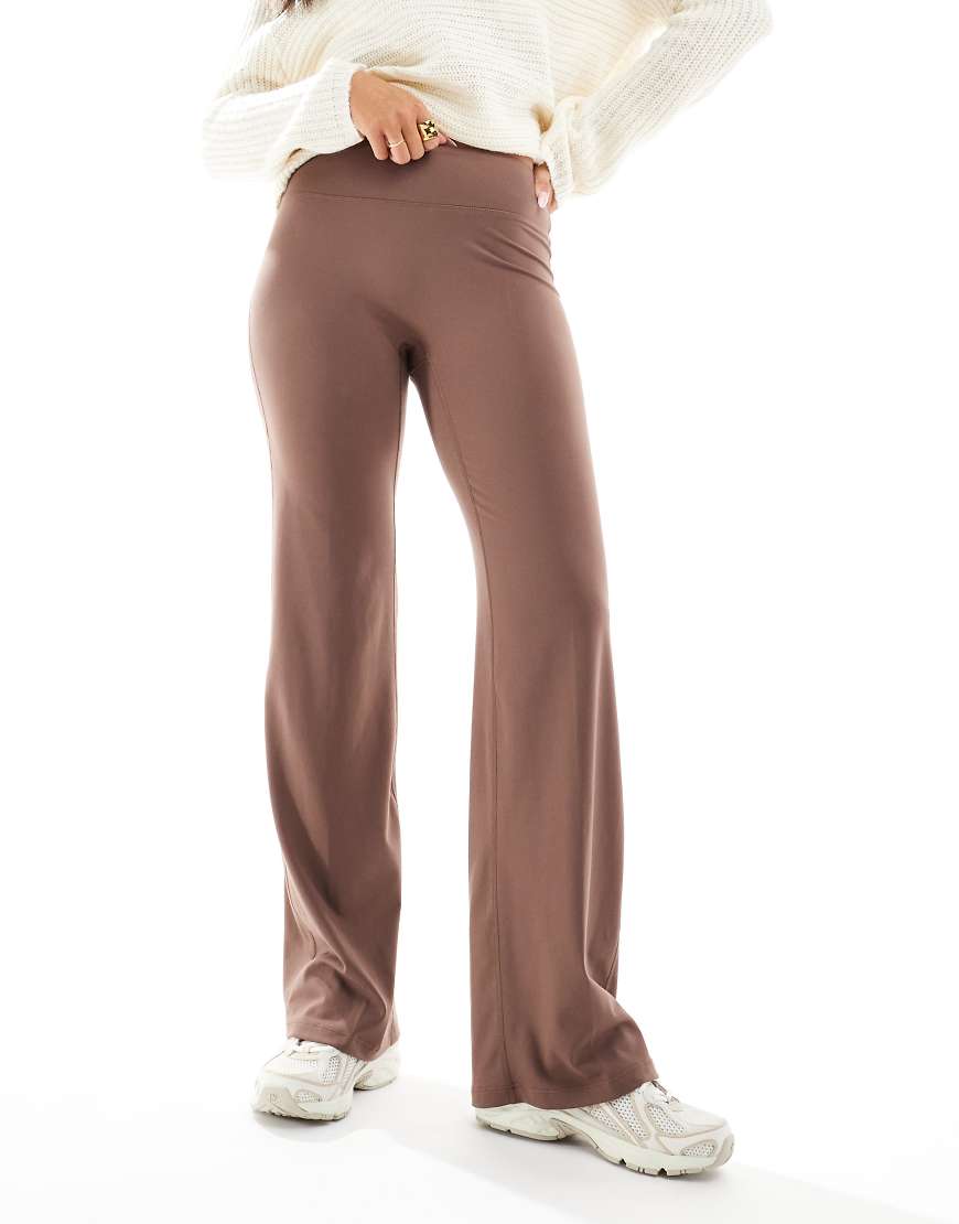 Cotton On - Ultra-weiche Hose in tiefem Taupe mit weitem Bein-Brown von Cotton:On