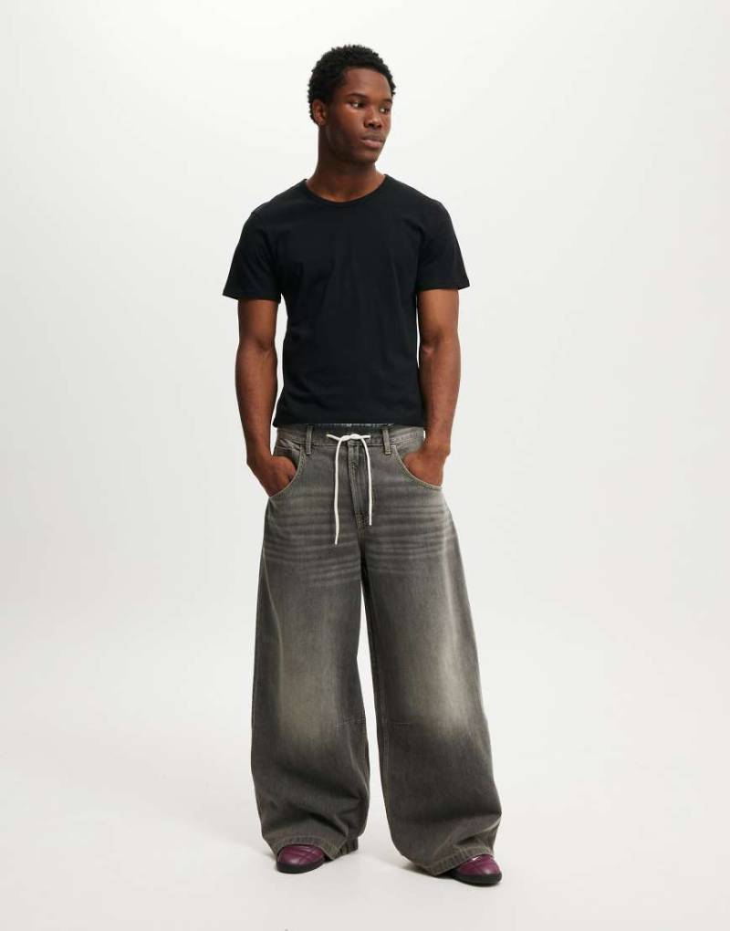 Cotton On - Y2K - Superweite Jeans in Grau von Cotton:On