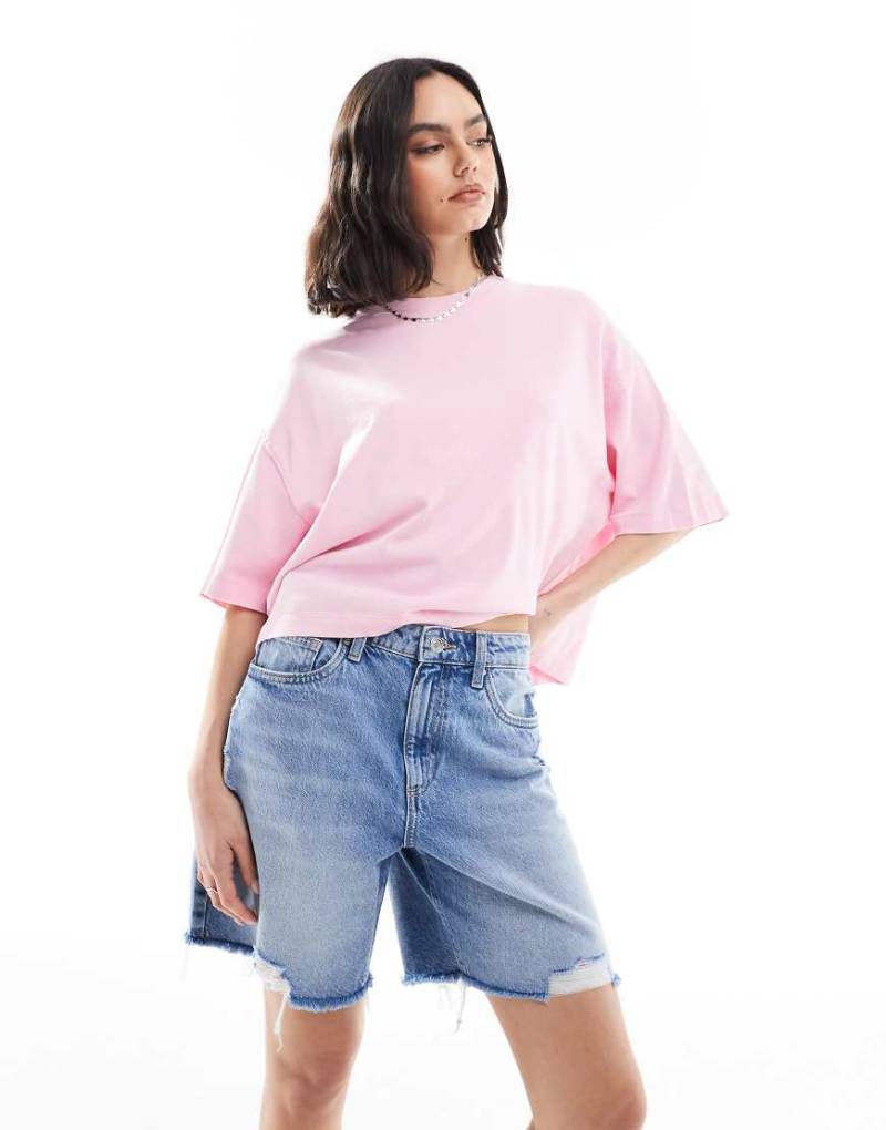 Cotton On - Zerrissene Jeans-Shorts in Salzwasserblau mit lockerem Schnitt-Bunt von Cotton On