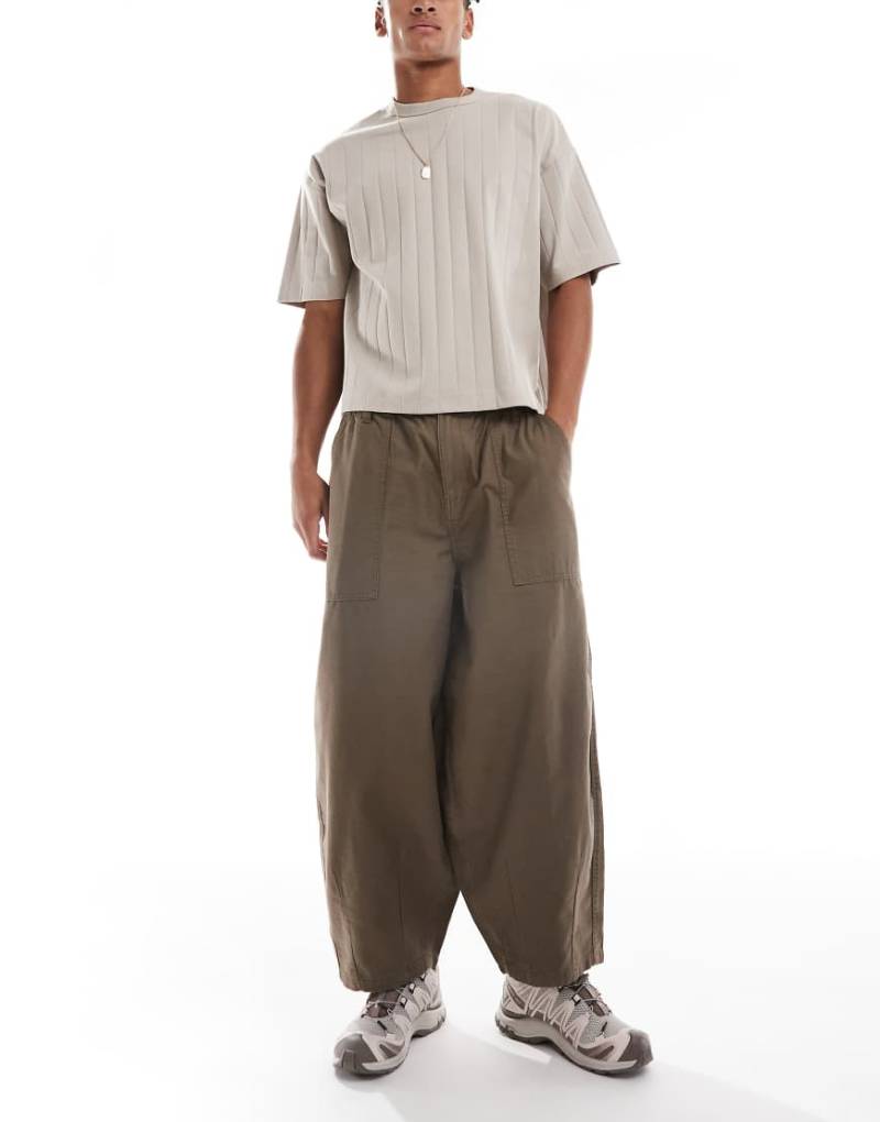 Cotton On - Arlo - Weite Ballon-Leg-Hose in Schokobraun von Cotton On