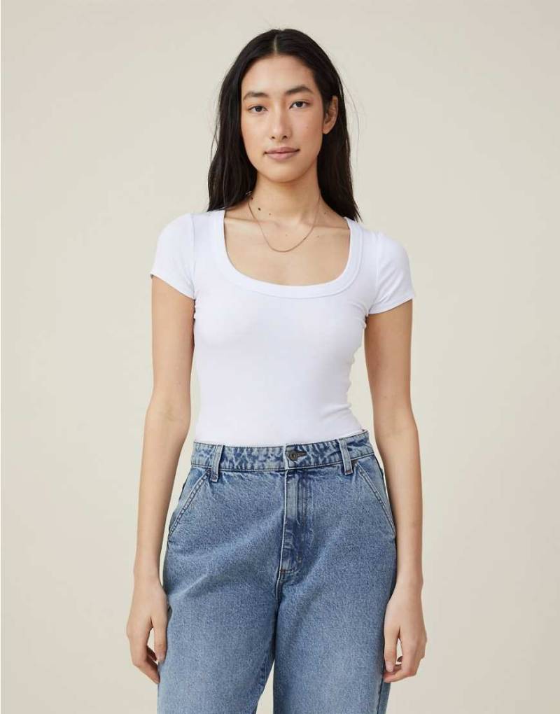 Cotton On - Basic-T-Shirt in geripptem Weiß mit U-Ausschnitt von Cotton On