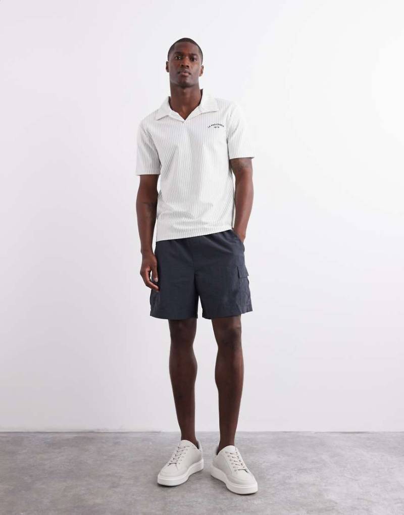 Cotton On - Cargo-Shorts in verwaschenem Schwarz von Cotton On