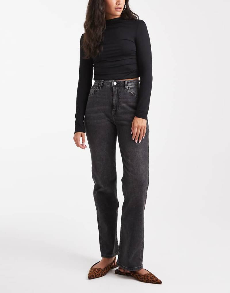 Cotton On - Curvy - Stretch-Jeans in Schieferschwarz mit geradem Bein von Cotton On