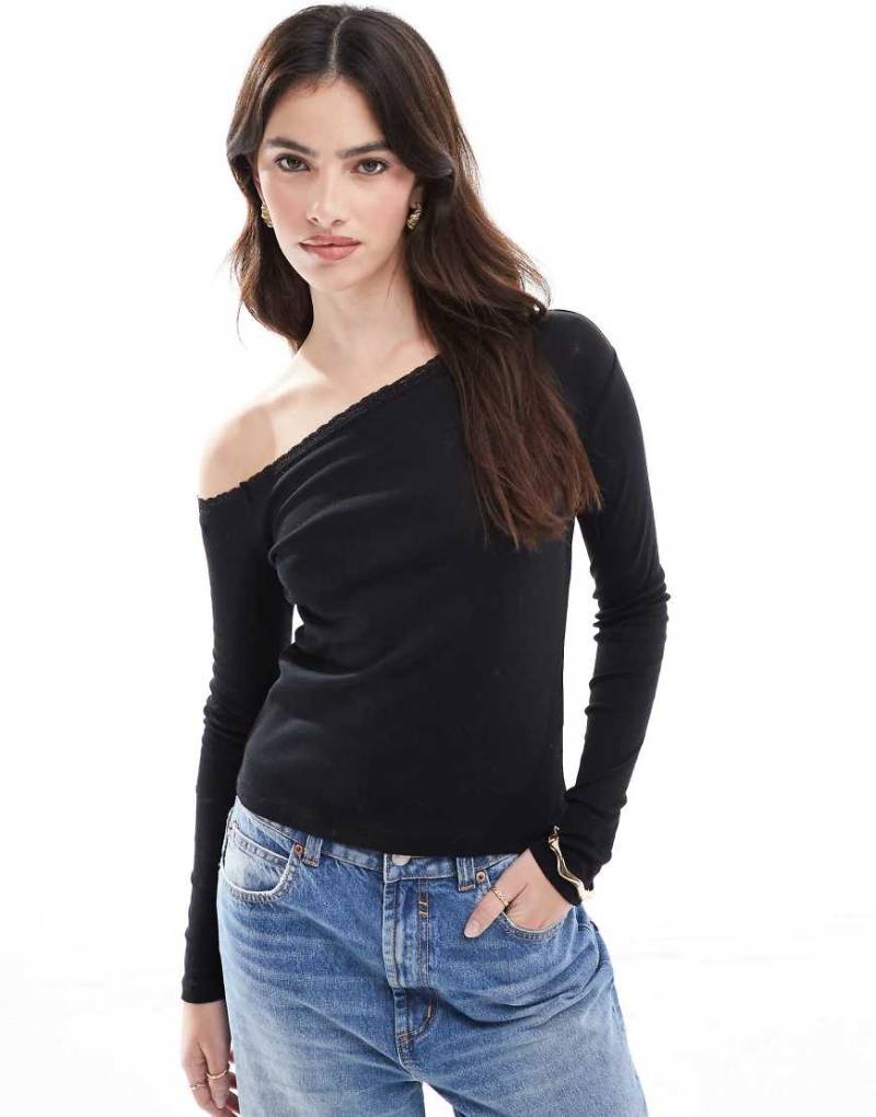 Cotton On - Everfine - Langärmliger Strickpullover in Schwarz mit asymmetrischem Ausschnitt-Braun von Cotton On