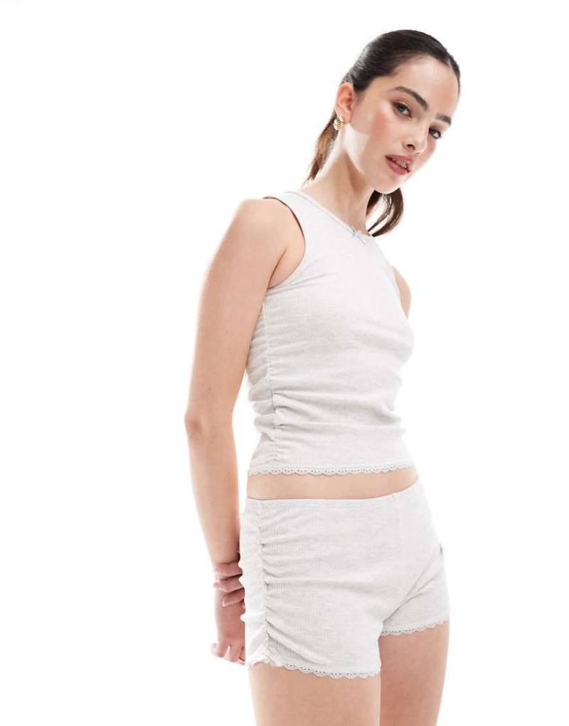 Cotton On - Gerippte Schlaf-Boyshorts in meliertem Hellgrau mit Raffung von Cotton On