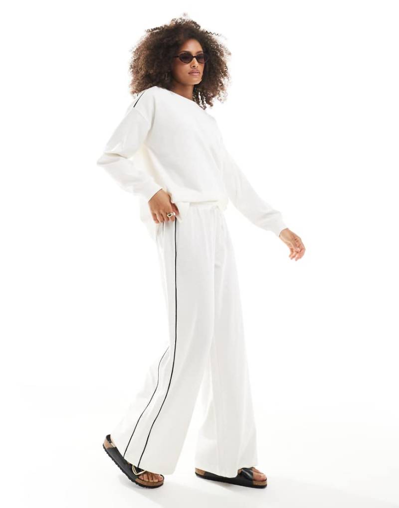 Cotton On - Gerippte Strandhose in Kokosmilchweiß mit weitem Bein von Cotton:On