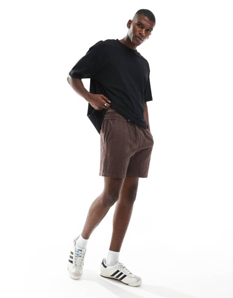 Cotton On - Gestrickte Shorts in Schokobraun mit Zickzackmuster von Cotton:On