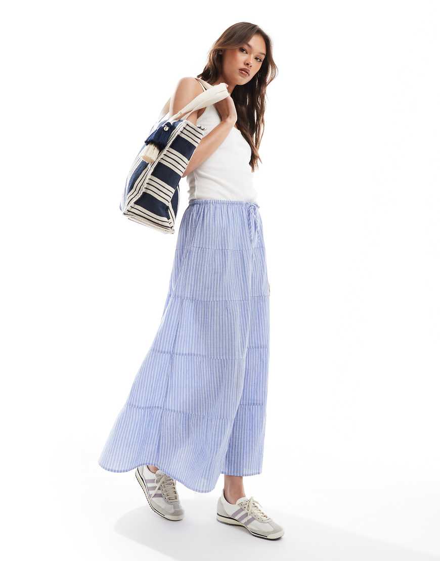 Cotton On - Gestufter Maxirock in Blau gestreift-Bunt Cotton On - Gestufter Maxirock in Blau gestreift-Bunt von Cotton:On