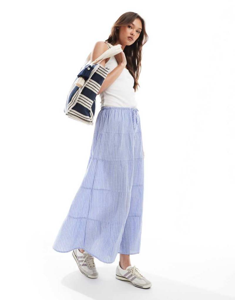 Cotton On - Gestufter Maxirock in Blau gestreift-Bunt von Cotton:On