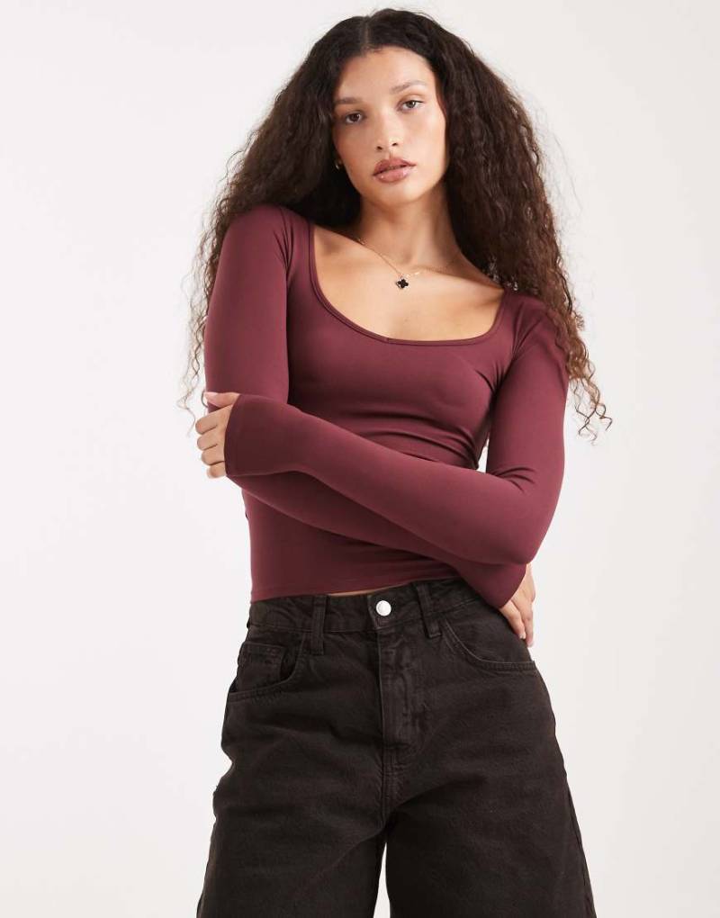 Cotton On - Hold Me - Langärmliges Oberteil in Sauerkirschrot von Cotton On