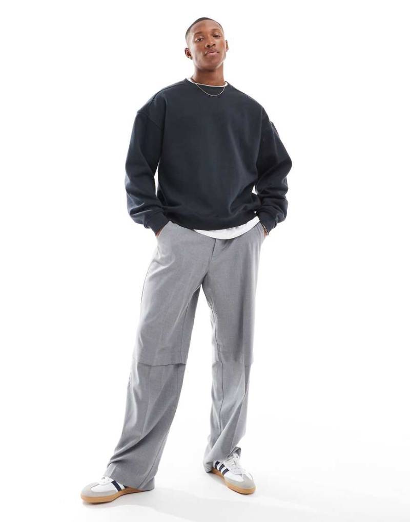 Cotton On - Kastiges Fleece-Sweatshirt in verwaschenem Schwarz mit Rundhalsausschnitt von Cotton On