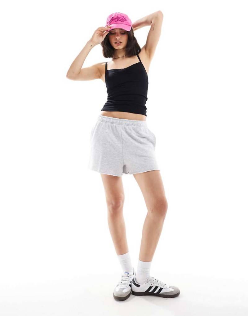 Cotton On - Klassische Mini-Shorts aus Fleece in meliertem zartem Grau, Kombiteil von Cotton On