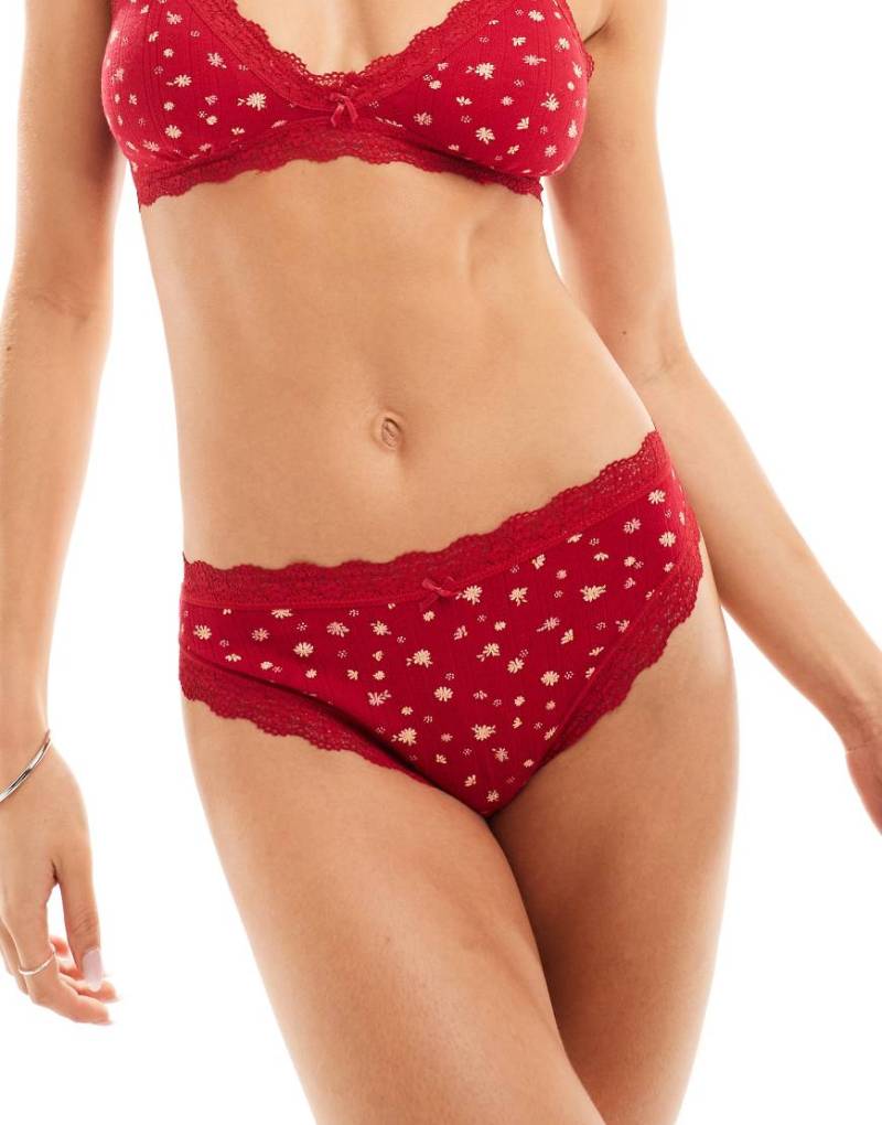 Cotton On - Knappe Unterhose aus Pointelle in Kirschrot mit Spitze und Gänseblümchenprint von Cotton:On
