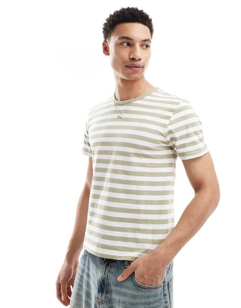 Cotton On - Kontrastierendes Ringer-T-Shirt mit grünem Streifenmuster-Weiß von Cotton On