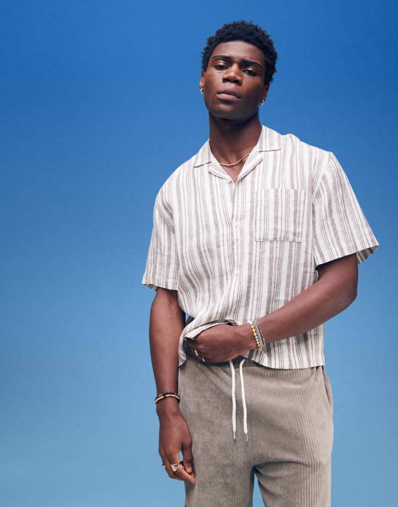 Cotton On - Kurzärmliges, kastiges Leinenhemd in Creme mit Streifen-Weiß von Cotton On