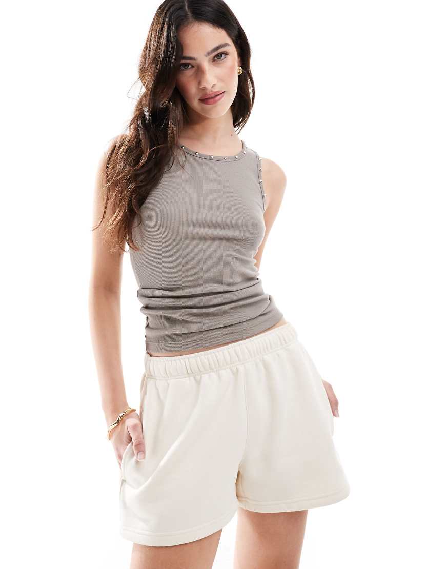 Cotton On - Kuschelige Basic-Shorts in Kokosmilchweiß-Neutral Cotton On - Kuschelige Basic-Shorts in Kokosmilchweiß-Neutral von Cotton:On