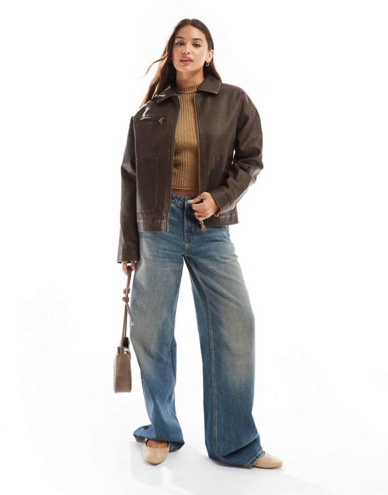 Cotton On - Leo - Jacke aus Kunstleder in verwaschenem Braun von Cotton On