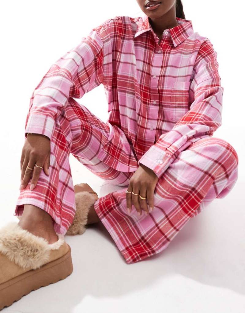 Cotton On - Locker geschnittenes Pyjama-Unterteil aus Flanell mit Karomuster in Rosa und Rot-Bunt von Cotton On