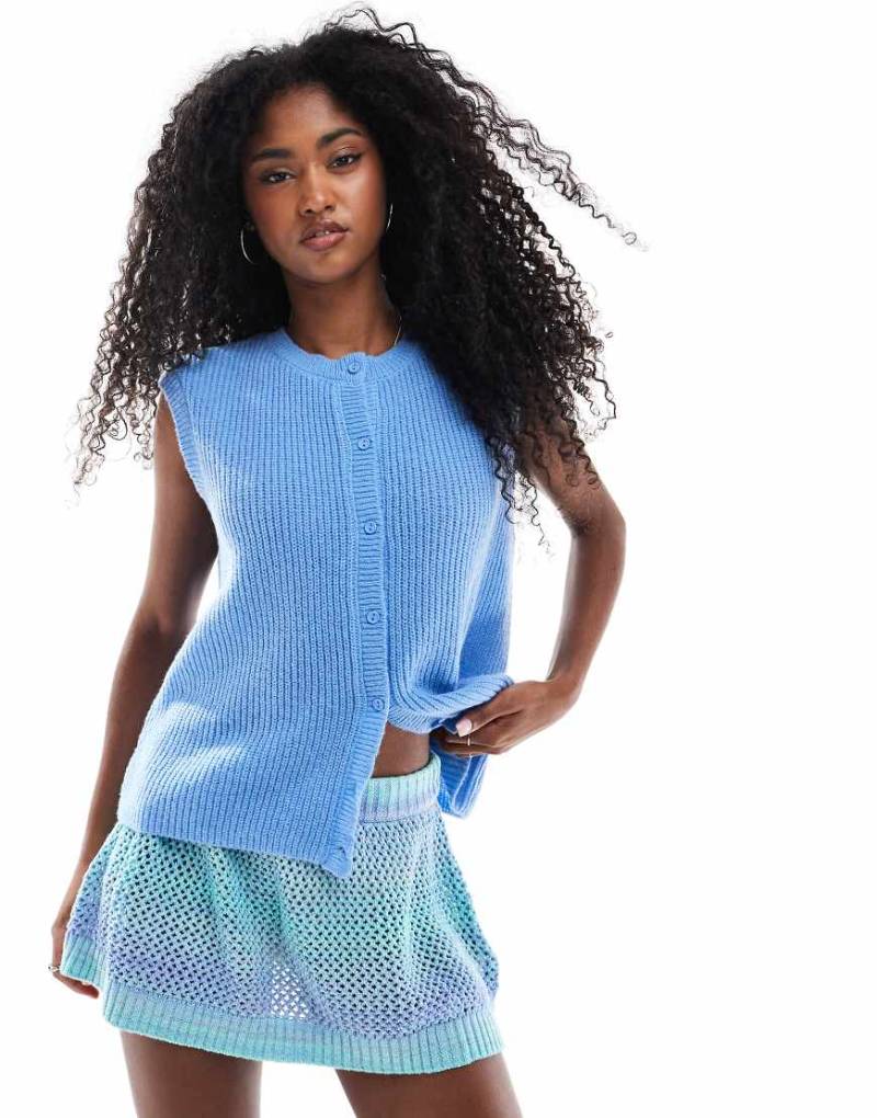 Cotton On - Lounge-Trägertop aus Strick in Adrift-Blau mit Knopfleiste Cotton On - Lounge-Trägertop aus Strick in Adrift-Blau mit Knopfleiste von Cotton:On