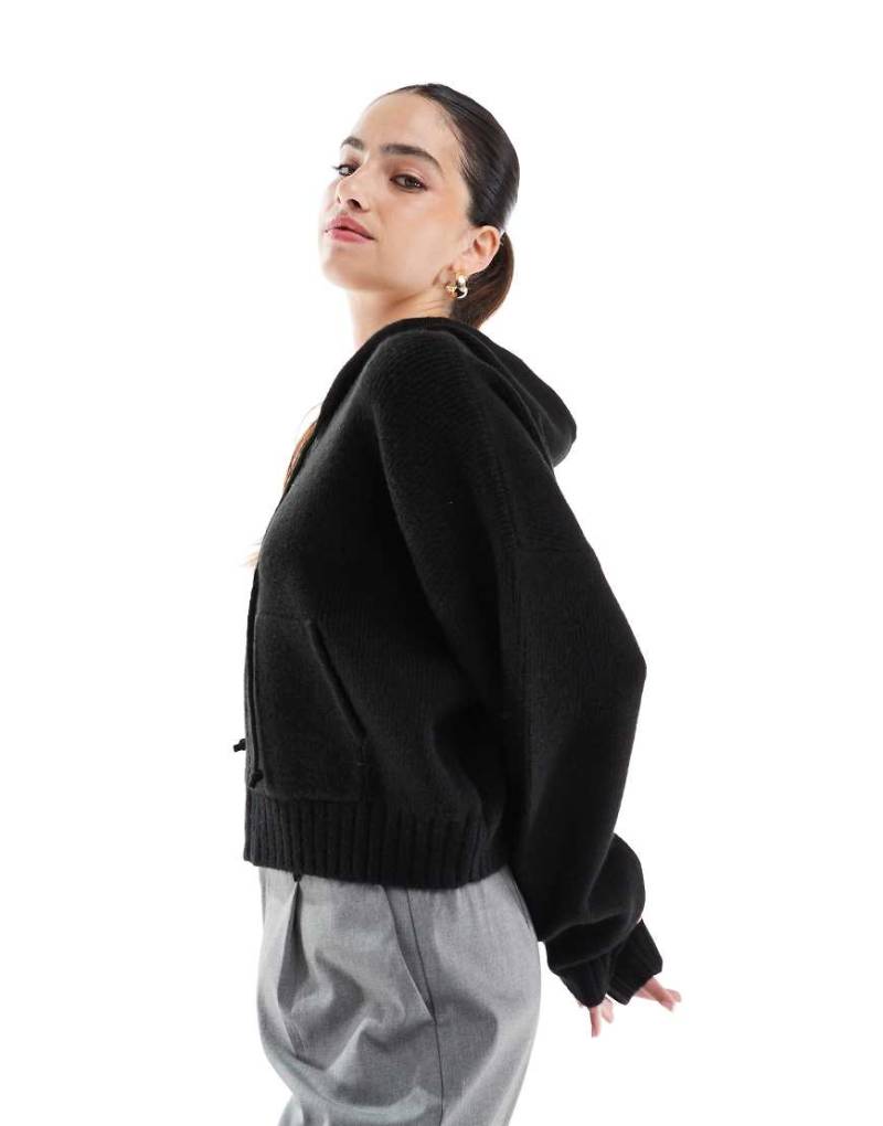 Cotton On - Luxe - Strick-Bomberjacke in Schwaz mit kurzem Schnitt-Schwarz von Cotton On