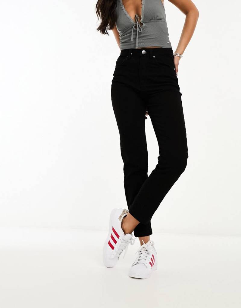 Cotton On - Mom-Jeans in Schwarz mit Stretchanteil von Cotton:On