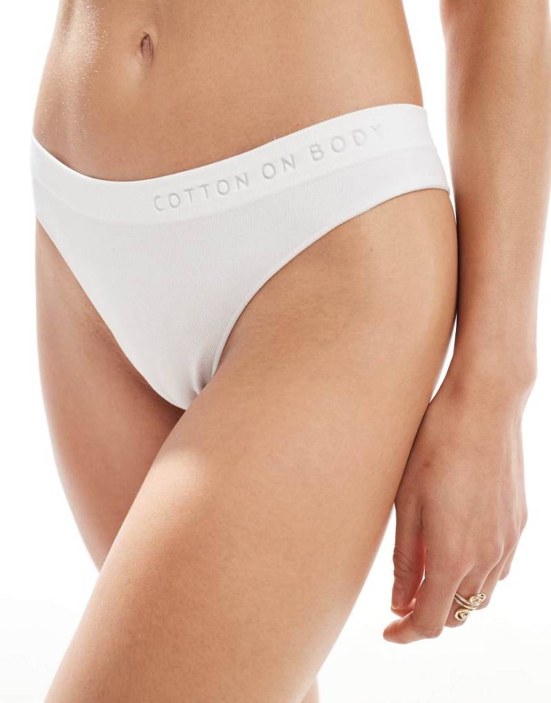 Cotton On - Nahtloser G-String in Weiß mit hohem Bund von Cotton On