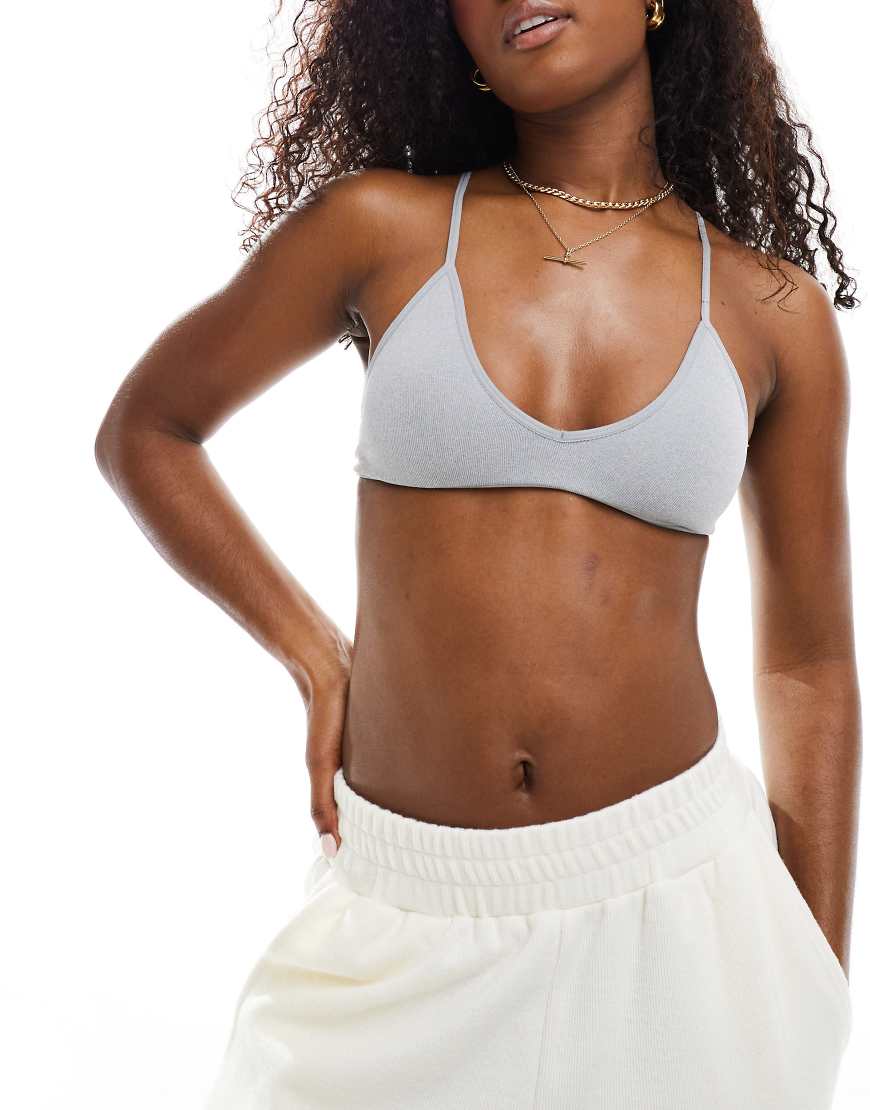 Cotton On - Nahtloses, wattiertes Triangel-BH-Oberteil in meliertem Grau von Cotton:On
