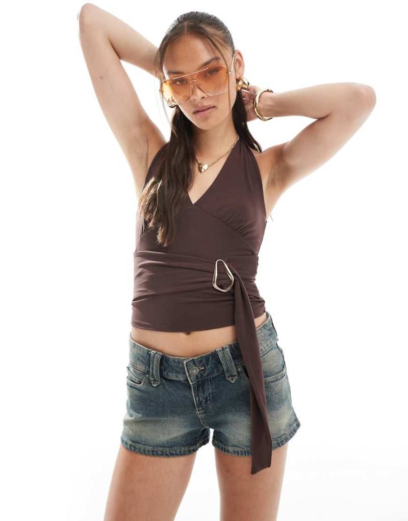 Cotton On - Neckholder-Top in Braun mit Gürteldetail von Cotton On