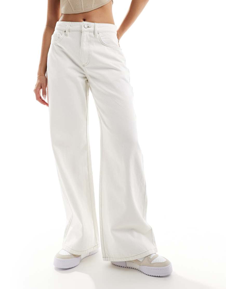 Cotton On - Original - Klassische Jeans in Weiß mit weitem Bein Cotton On - Original - Klassische Jeans in Weiß mit weitem Bein von Cotton:On