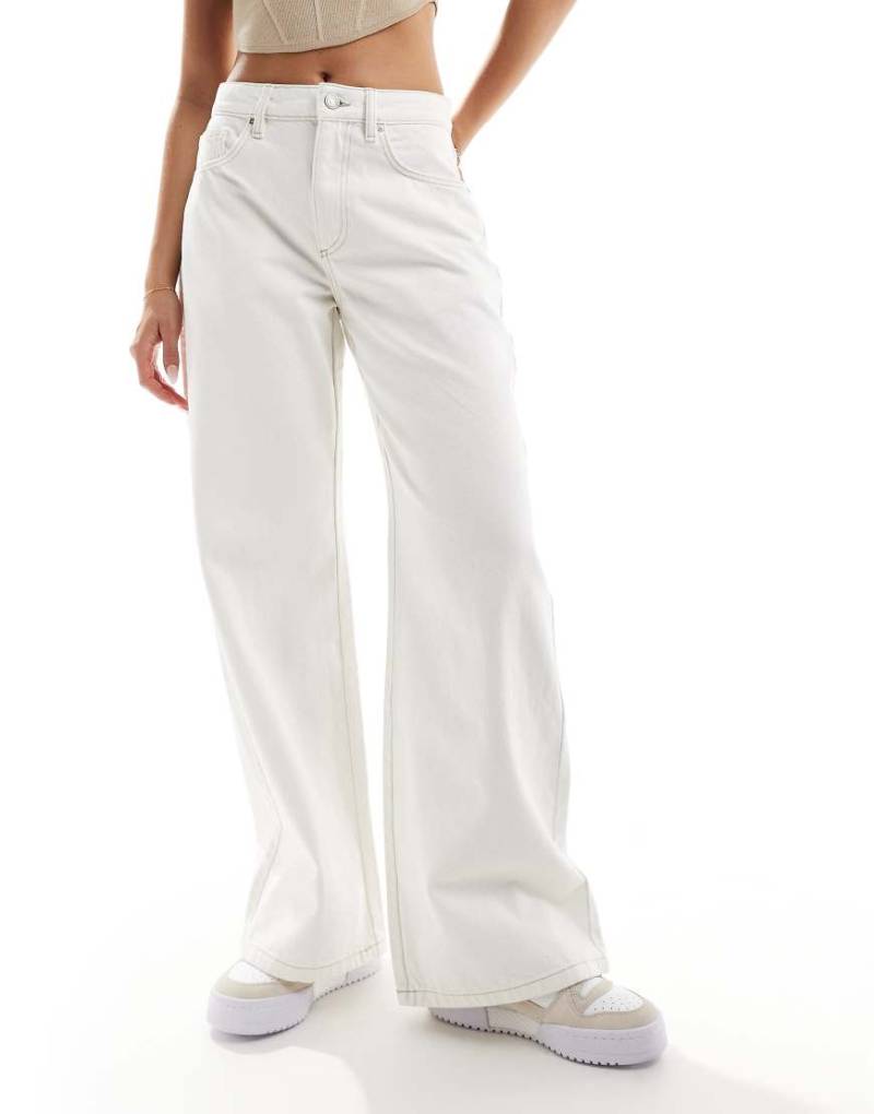 Cotton On - Original - Klassische Jeans in Weiß mit weitem Bein von Cotton:On